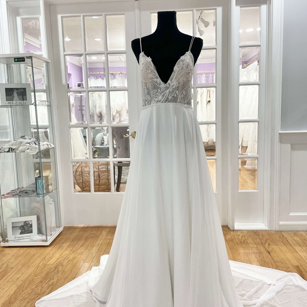 Sexy White Lace Bridal Gown